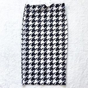 H&M high waisted pencil skirt with slit size small